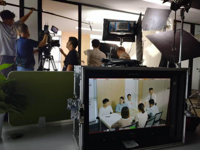泗水县TVC拍摄公司：科技产品视觉化大师，诠释未来感与功能美学